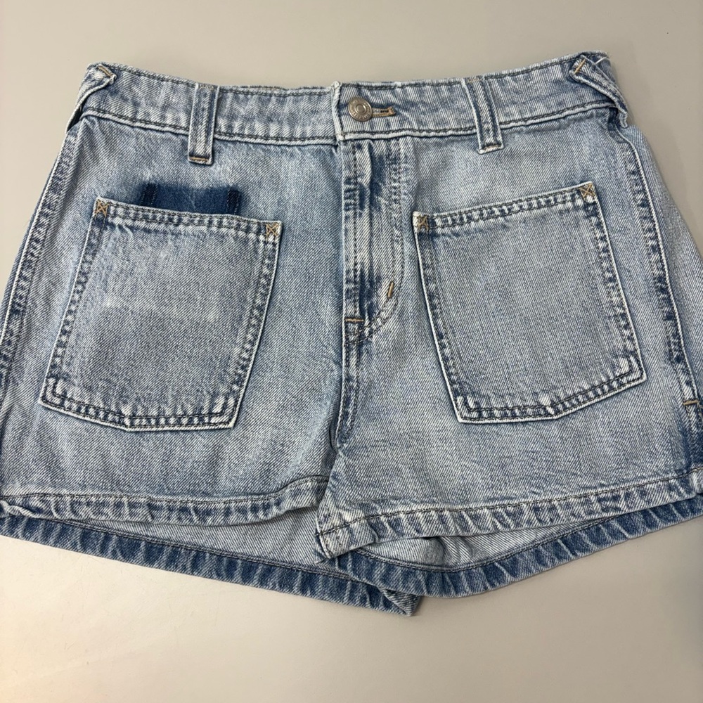 We the Free Light Wash Denim Women’s Shorts - Casual Front Pocket Style